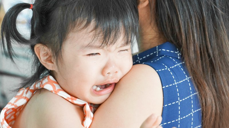 小孩4種「超失控行為」，讓新手爸媽大喊好崩潰
