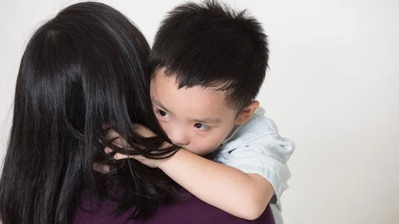 別為孩子貼上「害羞」的標籤！7招正向教養內向小孩
